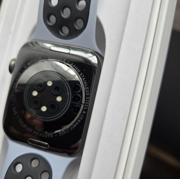 Apple Watch 6 44m Graphite Stainless Steel LTE - Picture 4 of 6